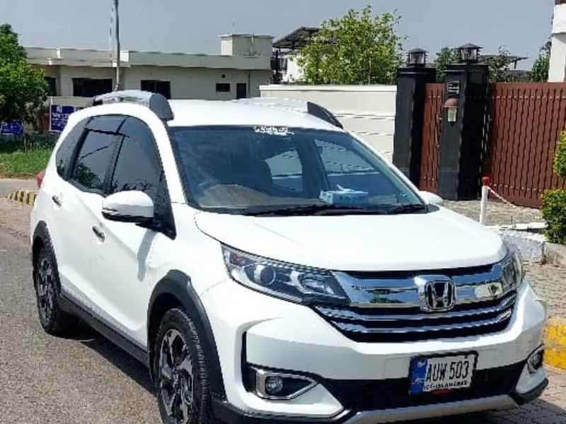 Honda BR-V available for car rent in Wapda Town Lahore Honda BR-V available for car rent in Wapda Town Lahore